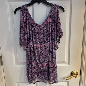 Design 365 top open shoulder size 1x in blue, pink and white